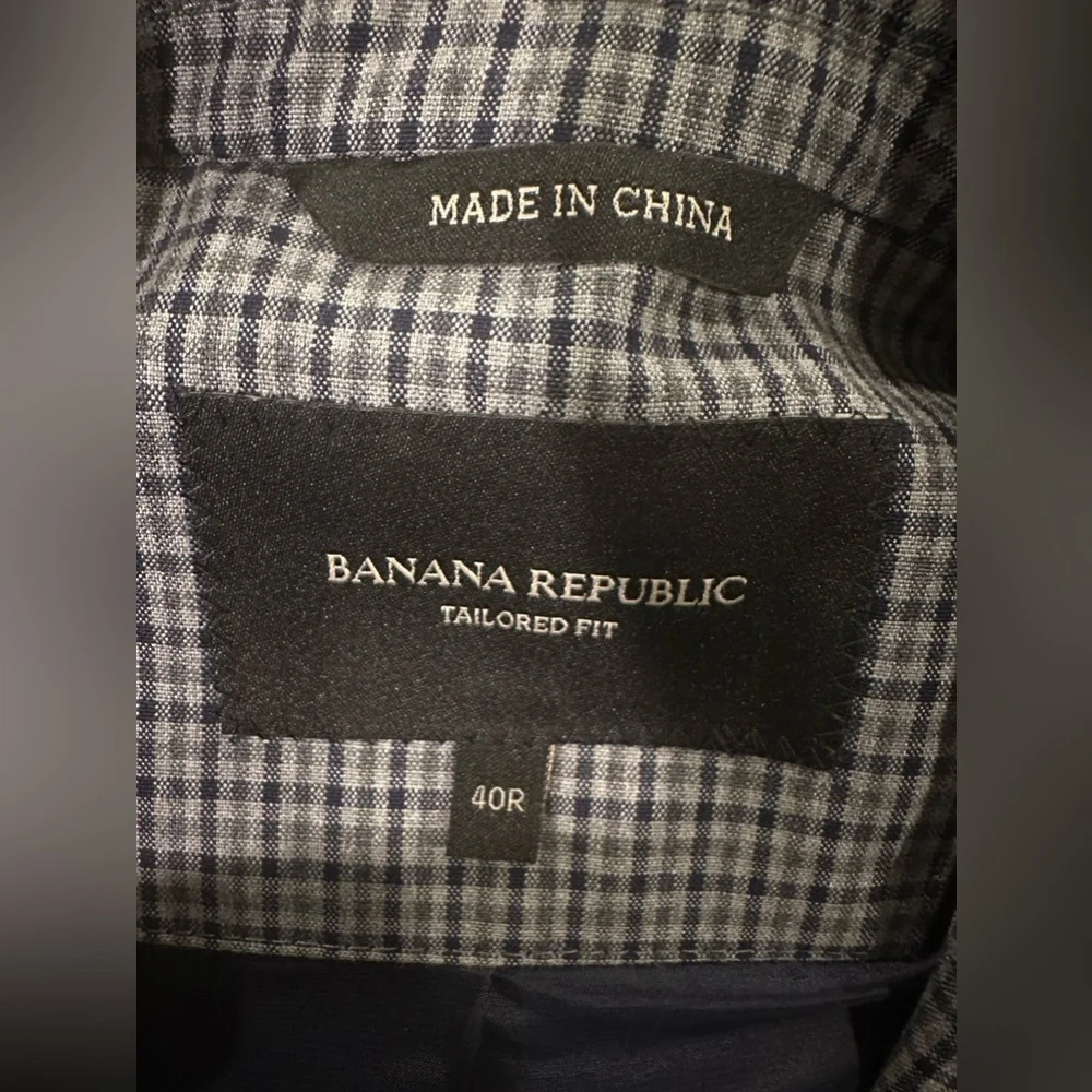 Banana Republic Tailored Fit Plaid Cotton Two Button Blazer🪻